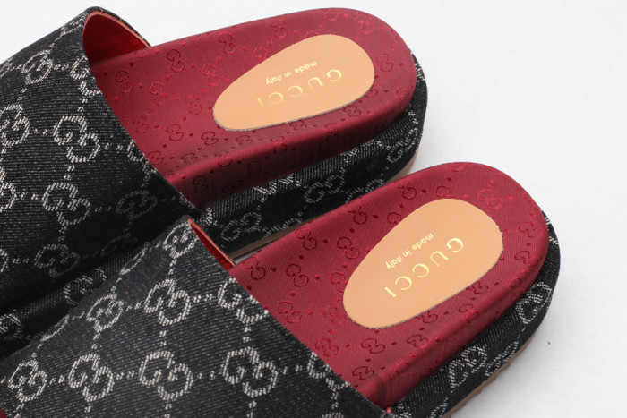 G*u*i slippers