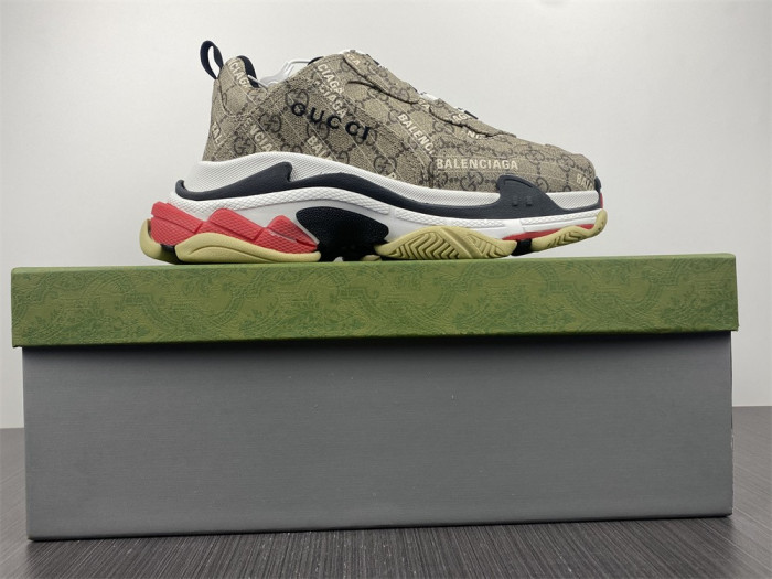 G*u*i*blcg triple s sneaker 681066 ulz10 9795