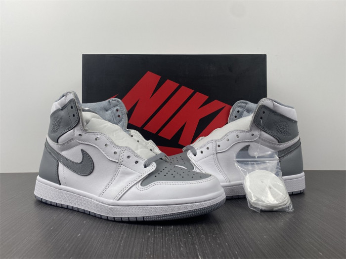 Air Jordan 1 High OG “Stealth” 555088-037