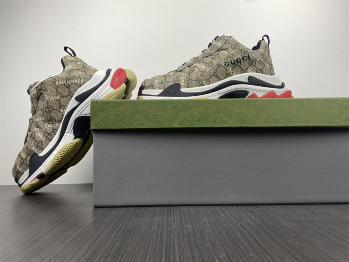 G*u*i*blcg triple s sneaker 681066 ulz10 9795