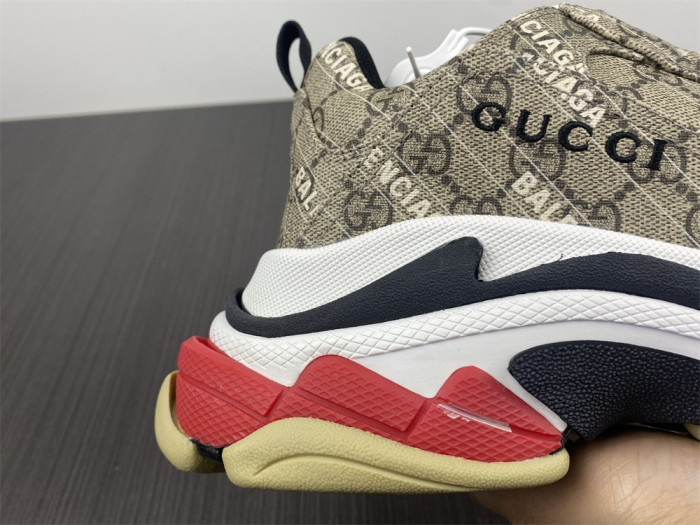 G*u*i*blcg triple s sneaker 681066 ulz10 9795