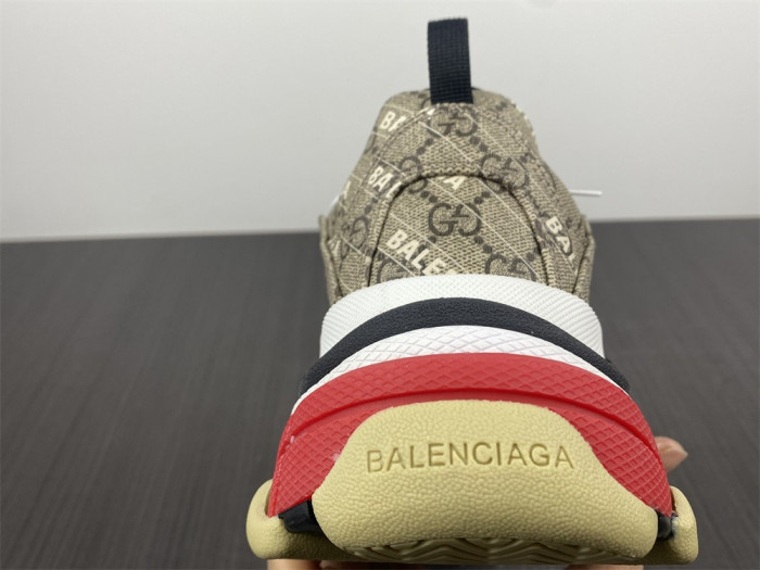 G*u*i*blcg triple s sneaker 681066 ulz10 9795