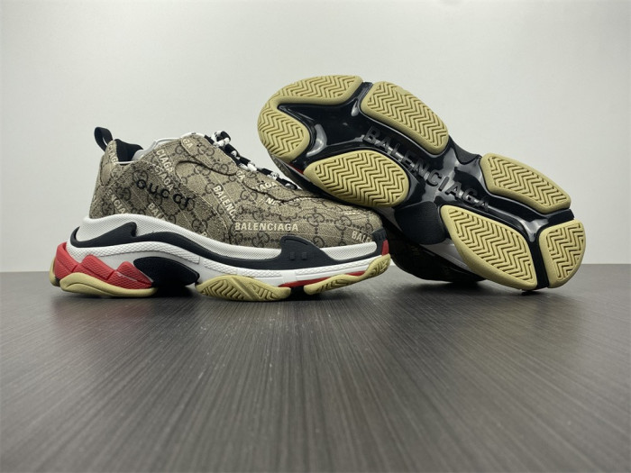 G*u*i*blcg triple s sneaker 681066 ulz10 9795
