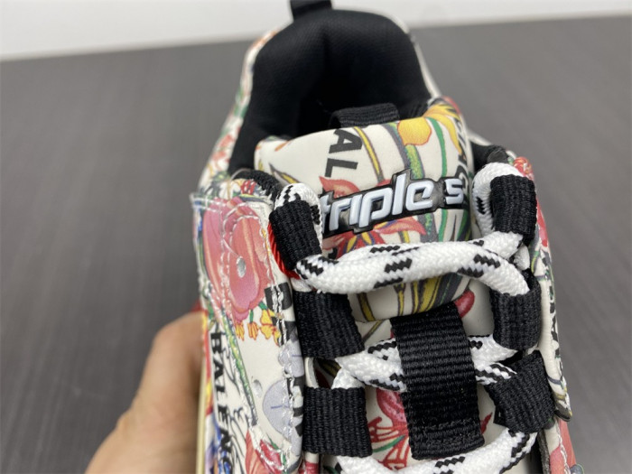 G*u*i*blcg triple s sneaker 677195 ul110 8461