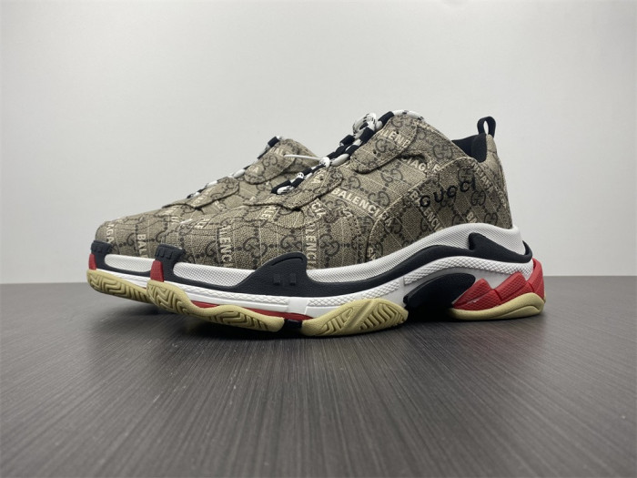 G*u*i*blcg triple s sneaker 681066 ulz10 9795