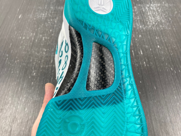 Nike Kobe 8 Protro “Radiant Emerald” FQ3549-101