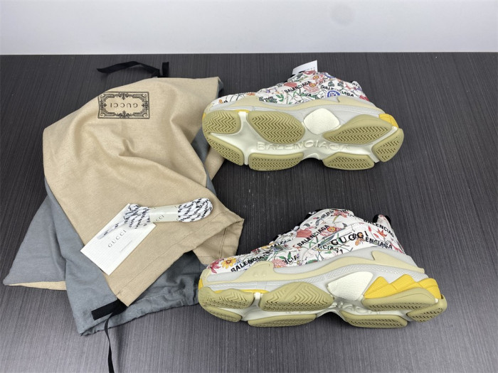 G*u*i*blcg triple s sneaker 677195 ul110 8461