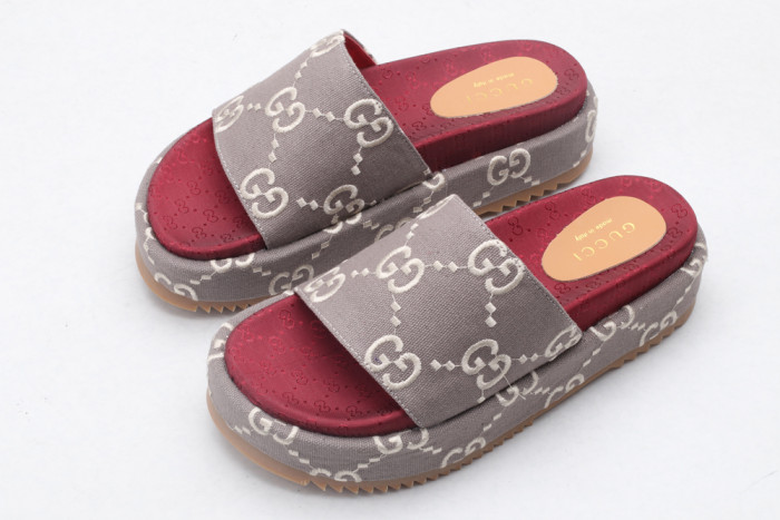 G*u*i slippers