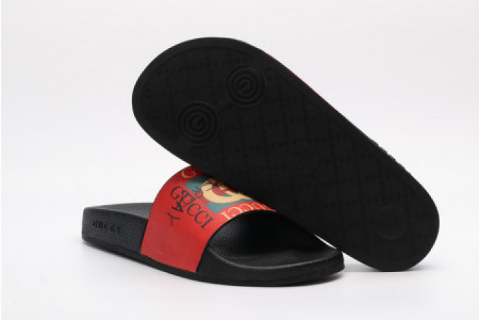 G*u*i slippers