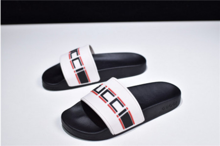 G*u*i slippers