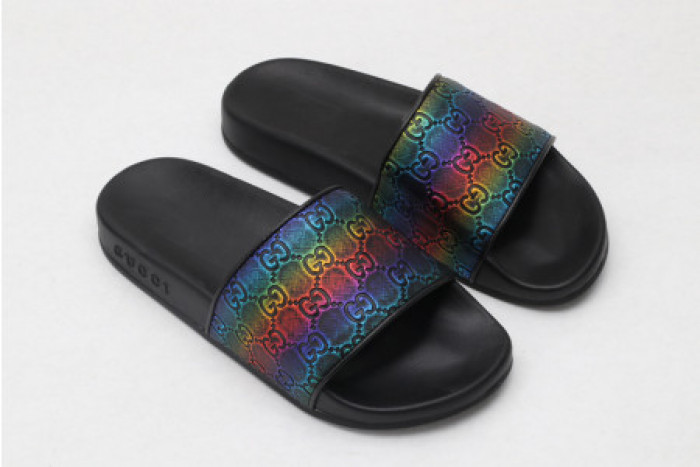 G*u*i slippers