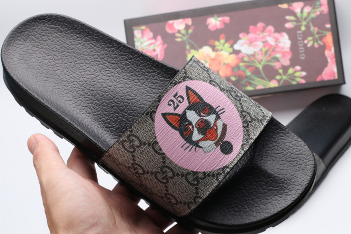 G*u*i slippers
