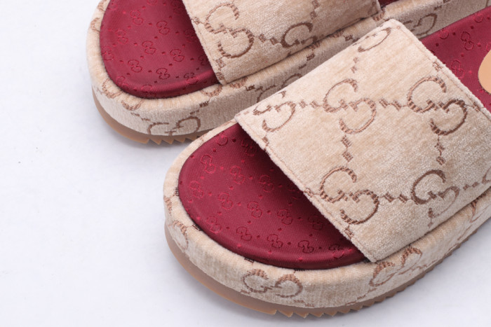 G*u*i slippers