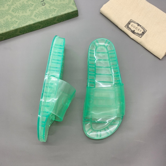 G*u*i slippers