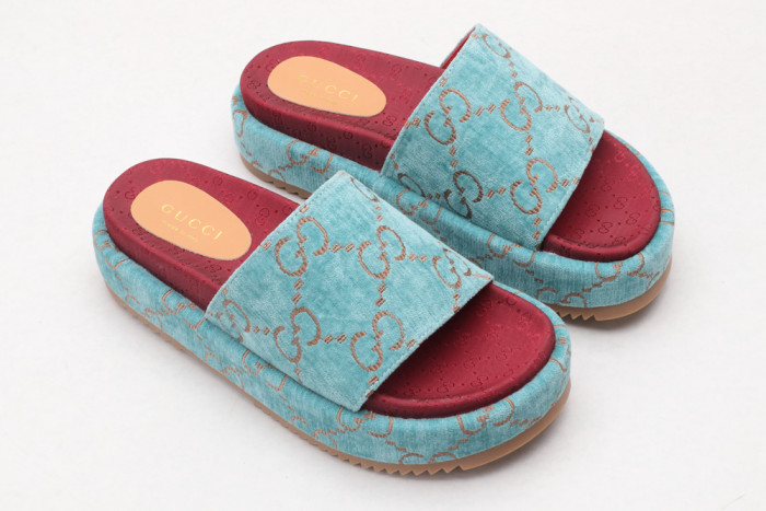 G*u*i slippers