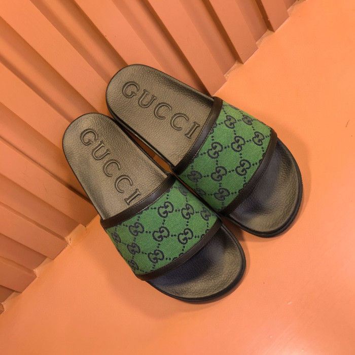 G*u*i slippers
