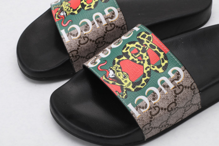 G*u*i slippers