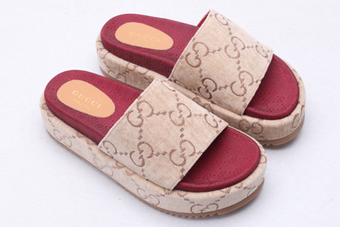 G*u*i slippers