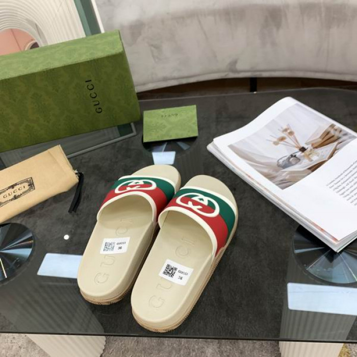 G*u*i slippers