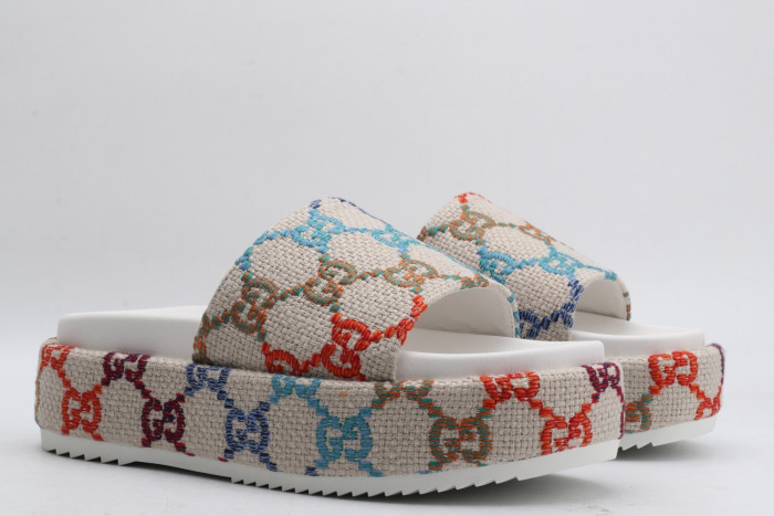 G*u*i slippers