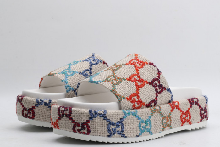 G*u*i slippers