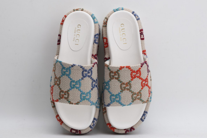 G*u*i slippers