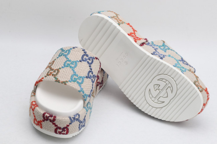 G*u*i slippers