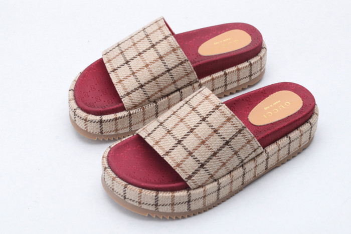 G*u*i slippers