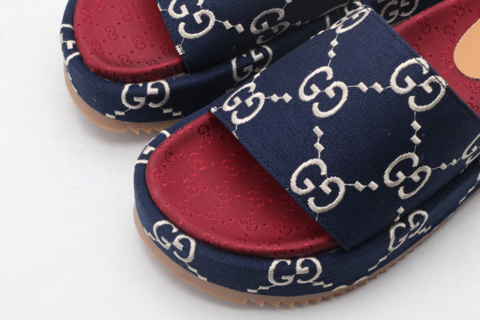 G*u*i slippers