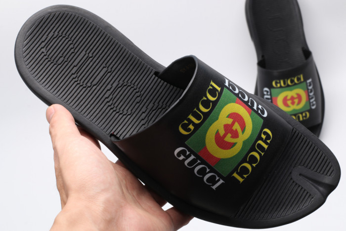G*u*i slippers