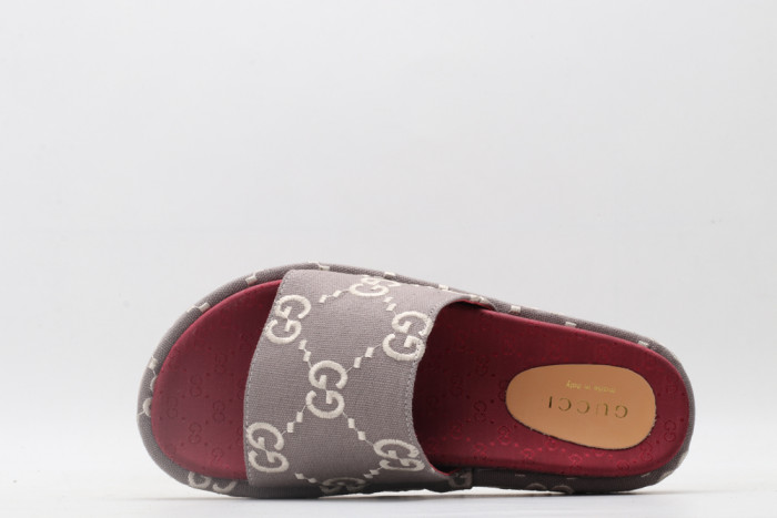 G*u*i slippers