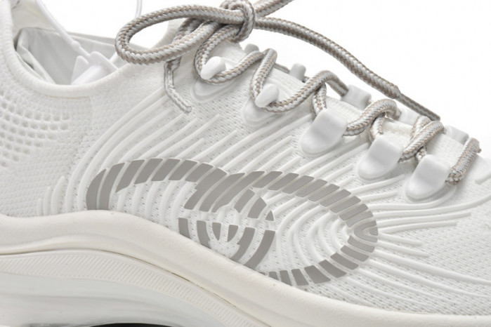 G*u*i run sneakers white