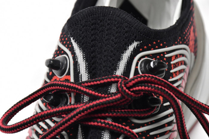 G*u*i run sneakers black red