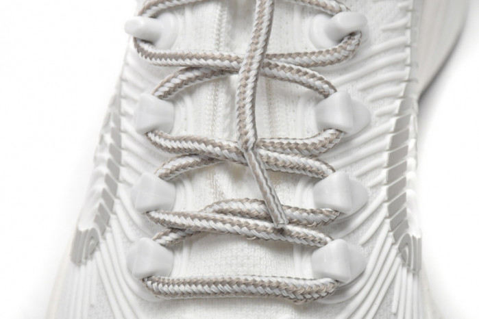 G*u*i run sneakers white