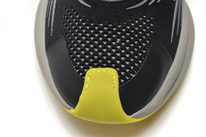 G*u*i run sneakers black yellow