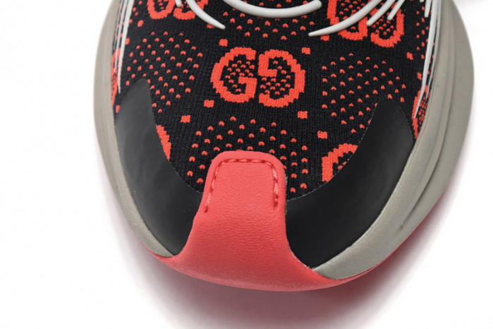 G*u*i run sneakers black red