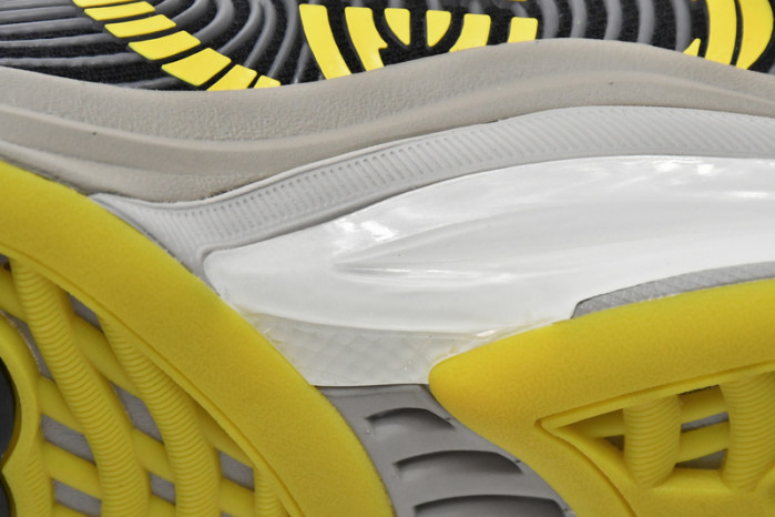 G*u*i run sneakers black yellow