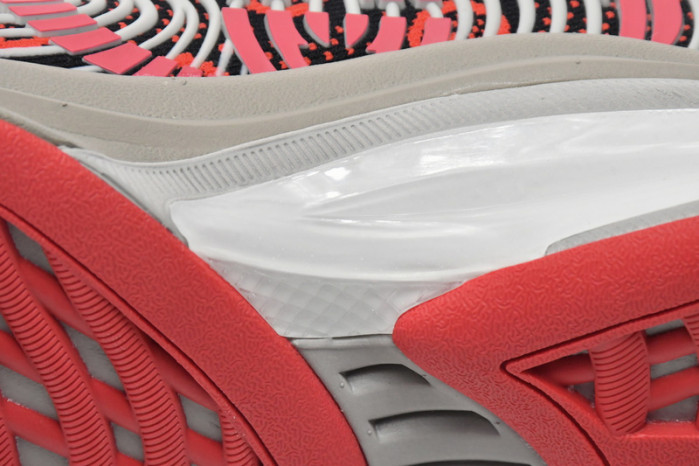 G*u*i run sneakers black red