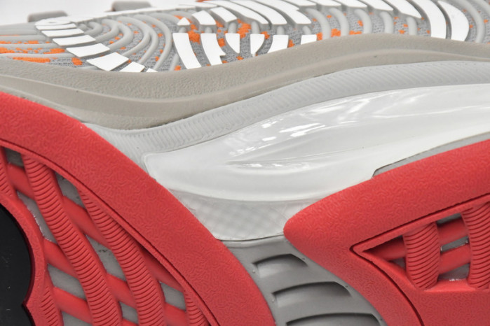 G*u*i run sneakers grey red