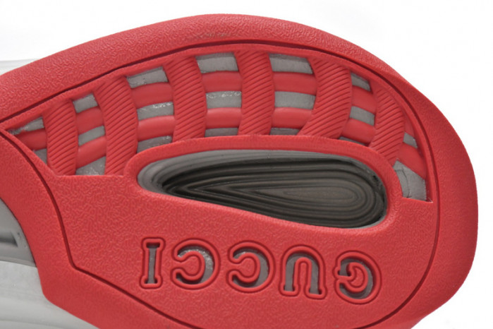 G*u*i run sneakers black red