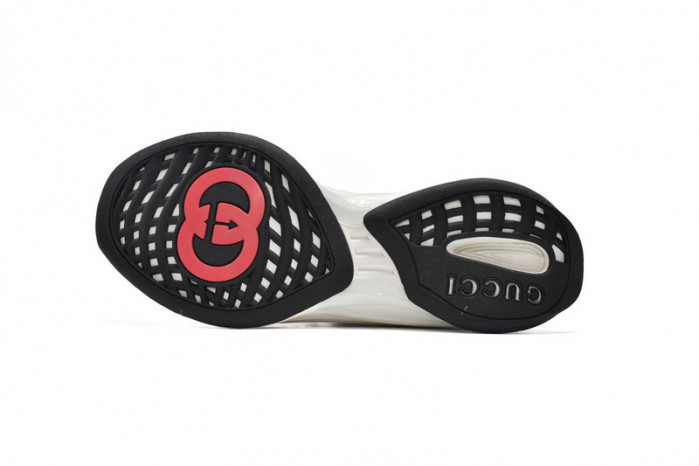 G*u*i run sneakers white