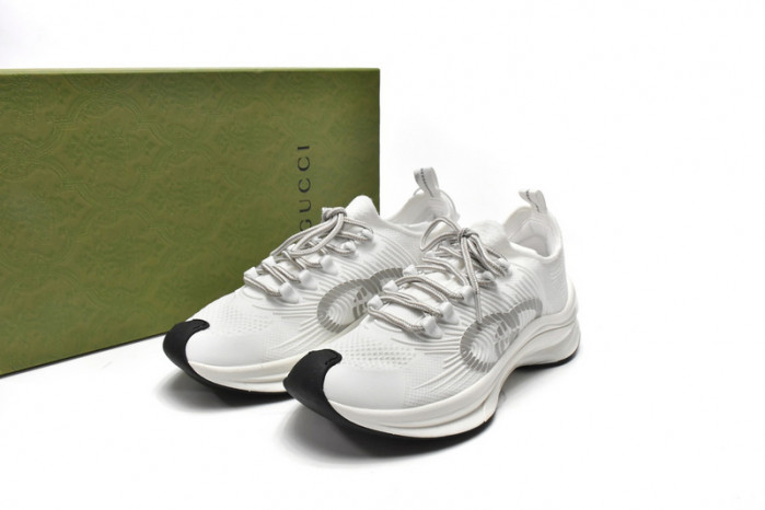 G*u*i run sneakers white