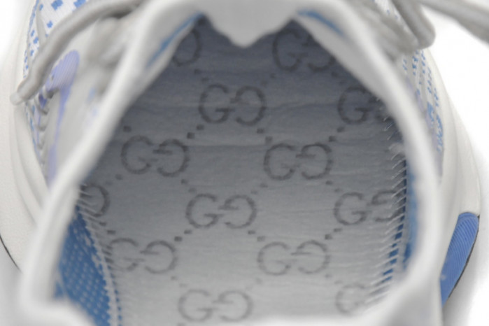 G*u*i run sneakers white blue