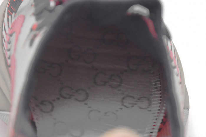 G*u*i run sneakers black red