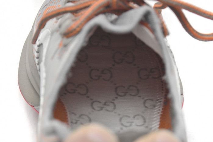 G*u*i run sneakers grey red