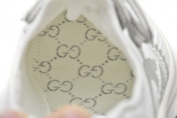 G*u*i run sneakers white