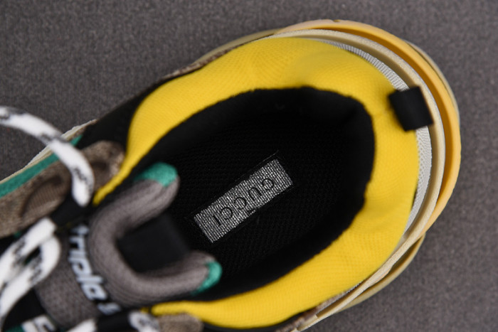 G*u*i*blcg triple s sneaker 681067 umo20 9766