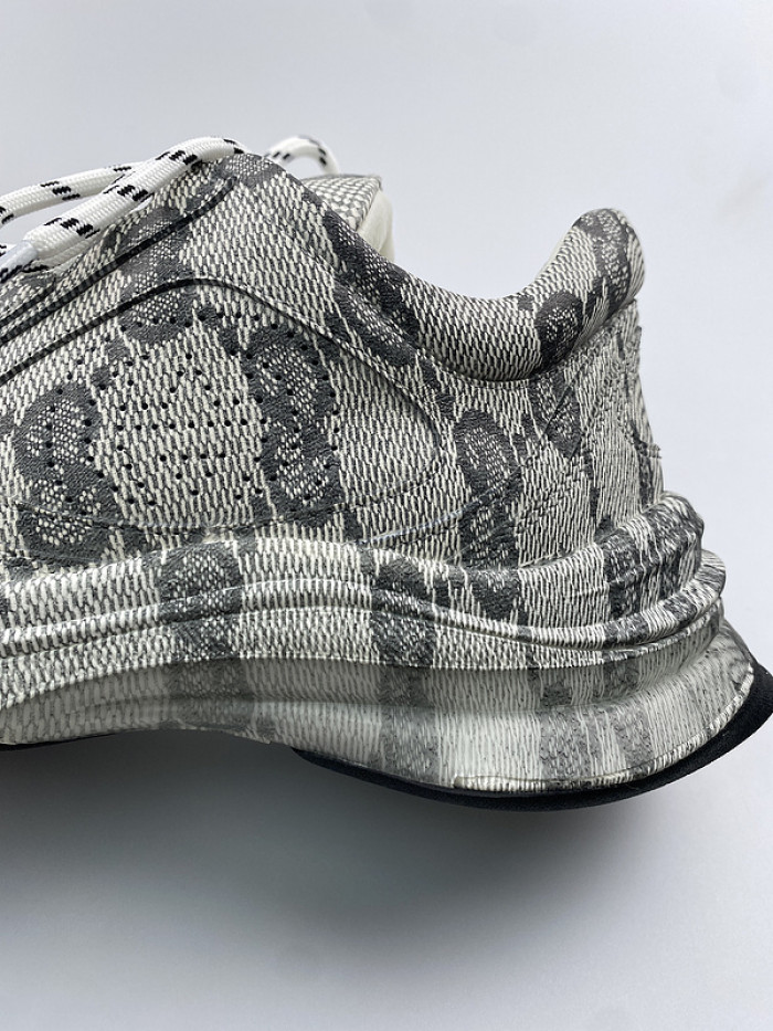 G*u*i1 run sneaker