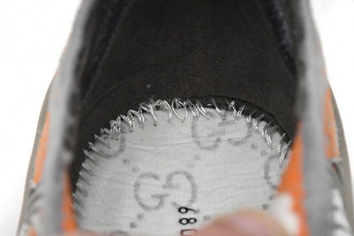 G*u*i run sneakers grey red