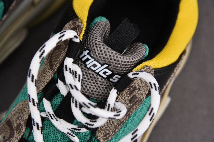 G*u*i*blcg triple s sneaker 681067 umo20 9766